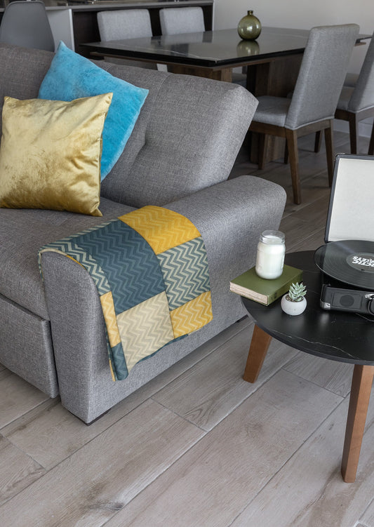 Cozy Geometric Throw Blanket – Perfect for Home Decor, Gift for Friends, Modern Living Room, Sofa Accessory, Warm Relaxation