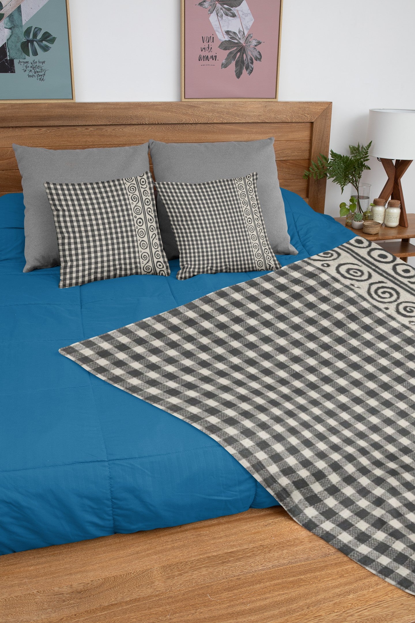 Cozy Geometric Throw Blanket for Home Decor, Perfect for Gift, Picnic, Blanket Ladder, Sofa, Couch, Living Room, and Bedding