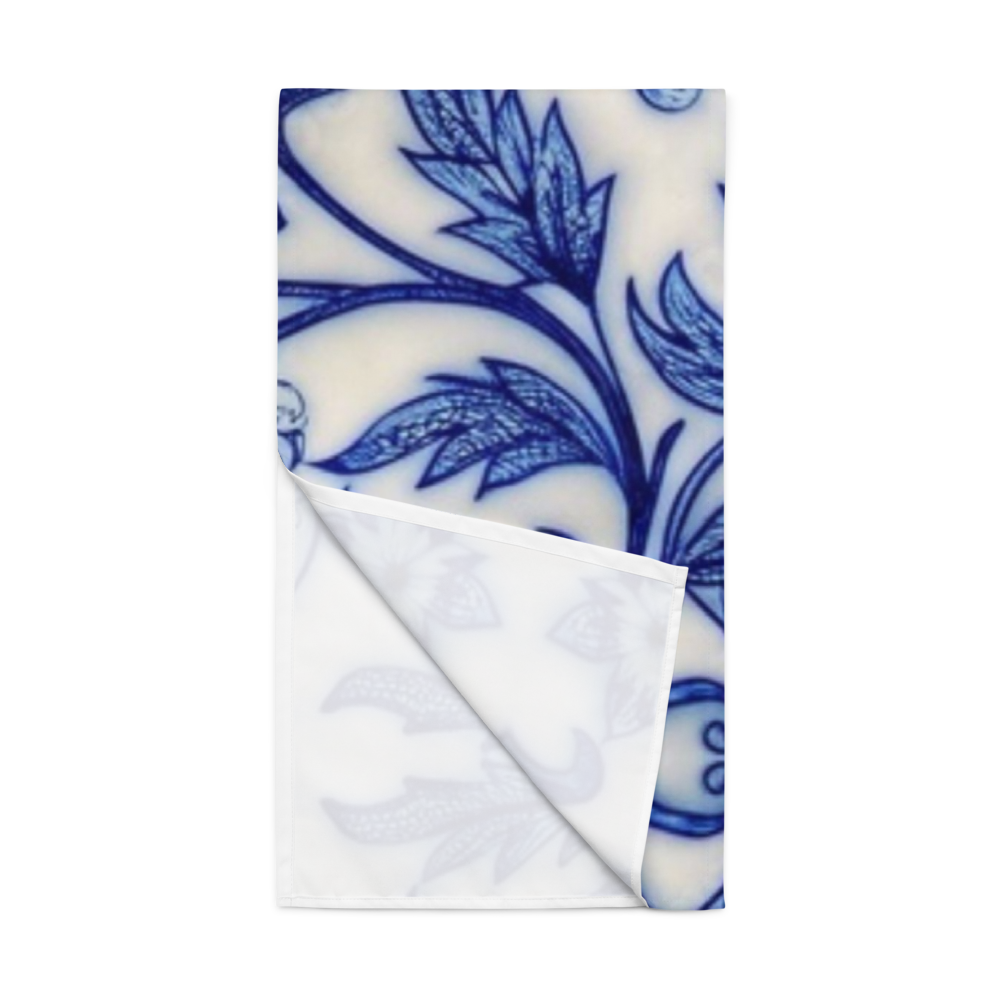 “Persian Blue Floral Table Runner – Elegant Classic Tile Pattern”